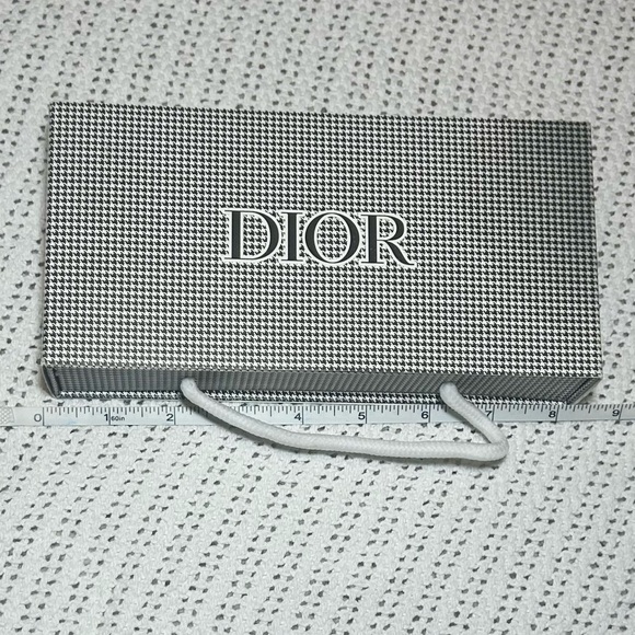 Dior Black and White Checkered Box - red lipstick, cushion mirror, no perfume - Picture 2 of 10